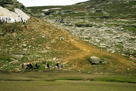 A group of tourists on pony climbing towards the Rothang pick to enjoy the beautiful mountain and snows capesのeditorial素材