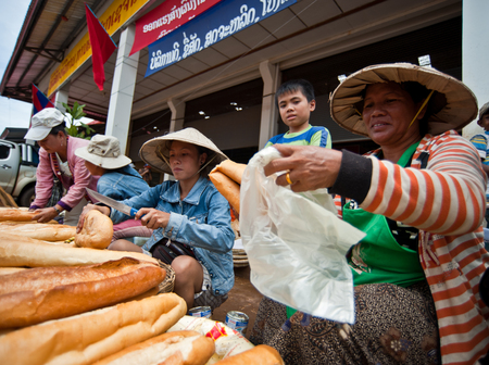 PAKSE, LAOS - AUGUST 12 : View of a market in Pakse city is the third most populous city in Laos with a population of about 87,000 Champasak distric southern AUGUST 12, 2010 PAKSE, LAOSのeditorial素材