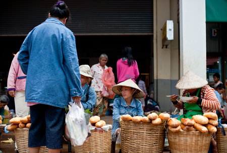PAKSE, LAOS - AUGUST 12 : View of a market in Pakse city is the third most populous city in Laos with a population of about 87,000 Champasak distric southern AUGUST 12, 2010 PAKSE, LAOSのeditorial素材