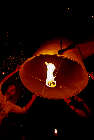 YEE PENG FASTIVAL CHIANG MAI - NOVEMBER 20 : Floating lantern in Yee Peng festival (Loy Krathong), Buddhist floating lanterns to the Buddha in Sansai district NOVEMBER 20, 2010 in CHIANG MAI THAILANDのeditorial素材