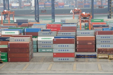 Containers in Hong Kong Kwai Chung Container Terminalのeditorial素材