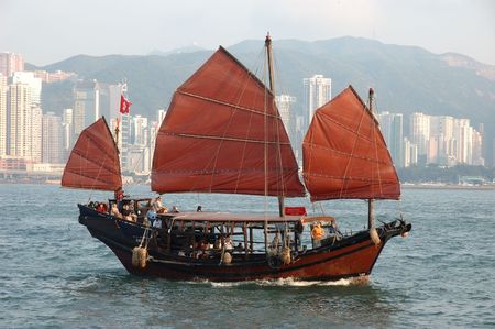 Chinese sailing ship in Hong Kong Victoria Habourのeditorial素材