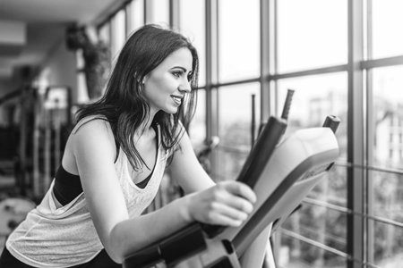 Prertty sporty girl workout in the gym