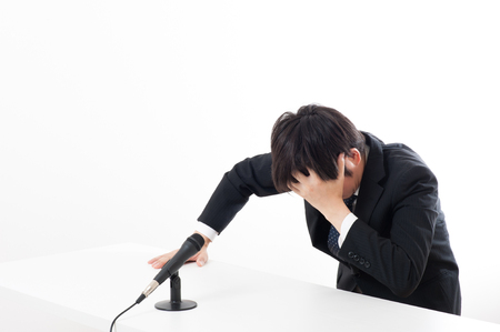 Officers have apologized using a microphone at a press conferenceの写真素材