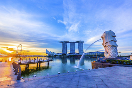 SINGAPORE, May 16,2018 : Merlion Park and financial district buildings in Singapore.のeditorial素材