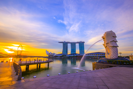 SINGAPORE, May 16,2018 : Merlion Park and financial district buildings in Singapore.のeditorial素材