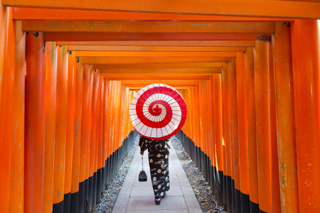 Kimono women and umbrella, Kyotoのeditorial素材