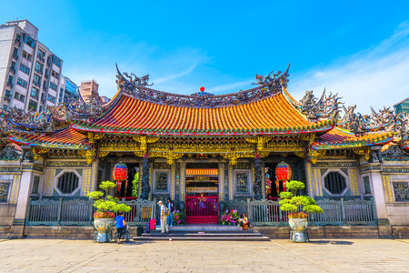 taipei,taiwan - May 10,2018 : Lungshan Temple of Manka is a Chinese folk religious temple in Wanhua District, Taipei, Taiwan.のeditorial素材