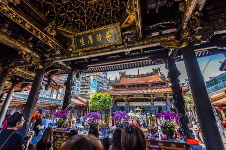 taipei,taiwan - May 10,2018 : Lungshan Temple of Manka is a Chinese folk religious temple in Wanhua District, Taipei, Taiwan.のeditorial素材
