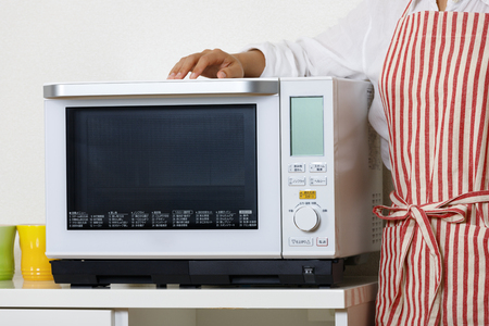 housewife who uses microwave ovenの写真素材
