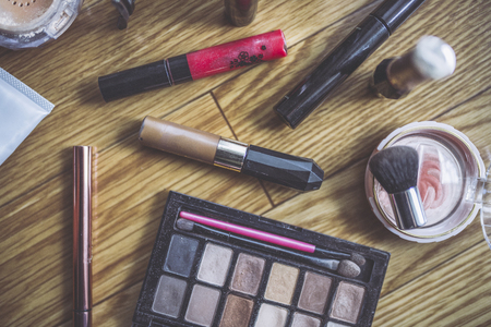 Wood grain background and makeup toolの写真素材
