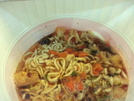 Instant noodles with Shrimp Spicy Soup Flavour.の素材
