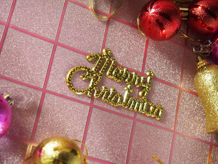 Merry Christmas tag on pink tartan backgroundの写真素材