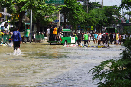 BANGKOK - OCT 30: Unidentified residents of Bangkokのeditorial素材
