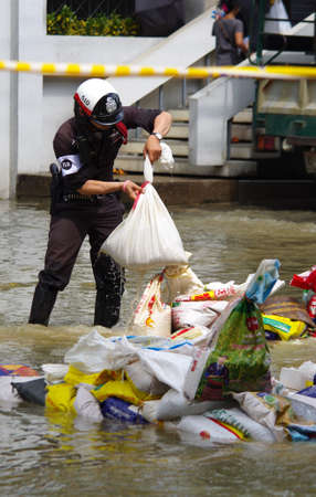 BANGKOK - OCT 30: Unidentified residents of Bangkokのeditorial素材
