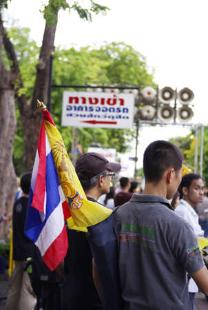 BANGKOK - May 30    protesters attend a large anti-government outside Government House on May 30, 2012 in Bangkok, Thailand のeditorial素材