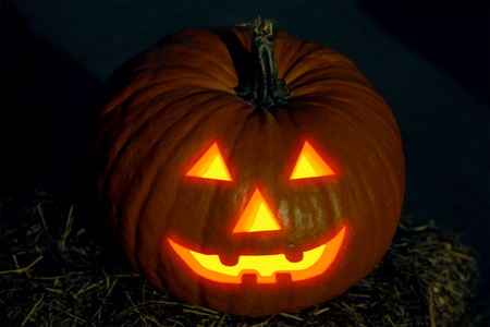 glowing ominous head lantern jack traditional decor halloween burning frightening smile eyesの写真素材