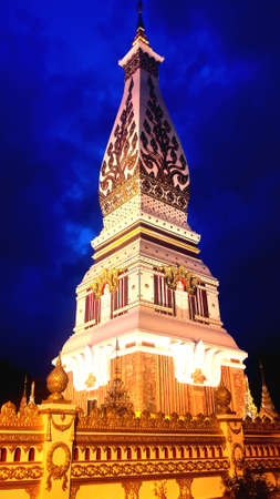 temple with lightの素材