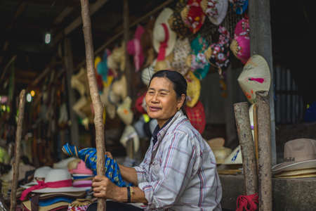 Ratchaburi, Thailand - April 27,2017; Local people sell fruits food and souvenirs at Damnoen Sadual floating market on April 27,2017 in ratchaburi, Thailand.のeditorial素材