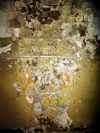 Grunge background with peeling plaster on the wallの写真素材