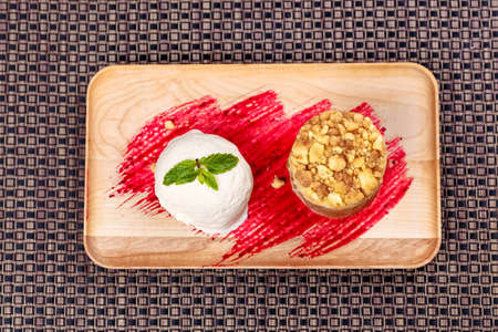 apple crumble with ice creamの写真素材