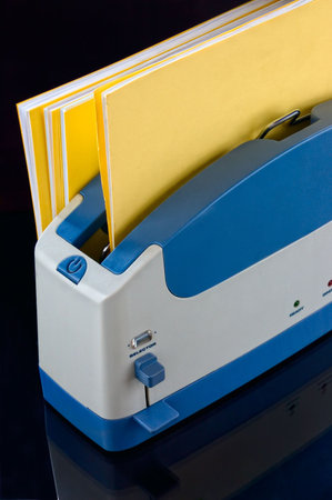 Thermal glutinous device on a dark background