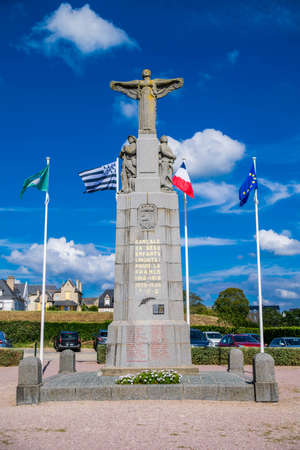 Memorial statue for fallen soldiers in Brittany and Cancale -France.のeditorial素材