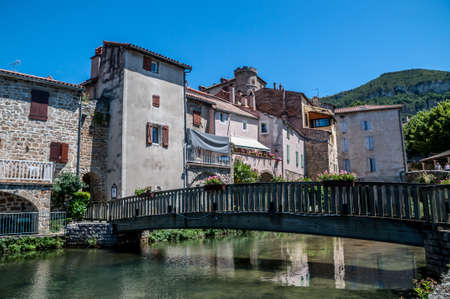 Creissels, medieval village at the foot of the cliffs of the Causse du Larzac in Aveyron.のeditorial素材