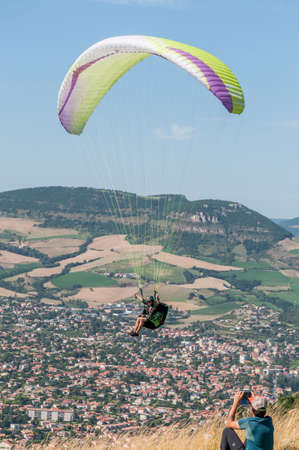 Paragliding departure from the spot of Millau, in Aveyron, Occitanie region, France.のeditorial素材