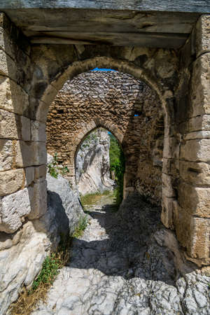 Saint-Saturnin-lÃ¨s-Apt, medieval hilltop village in the Luberon in Provence-Alpes-CÃ´te-d'Azur.の写真素材