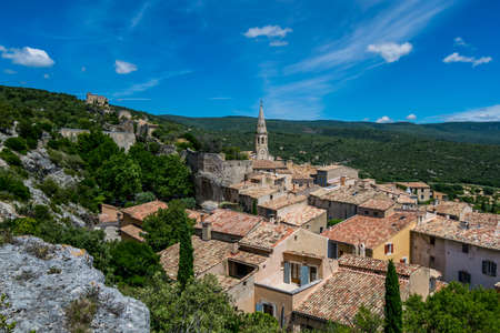 Saint-Saturnin-lÃ¨s-Apt, medieval hilltop village in the Luberon in Provence-Alpes-CÃ´te-d'Azur.の写真素材