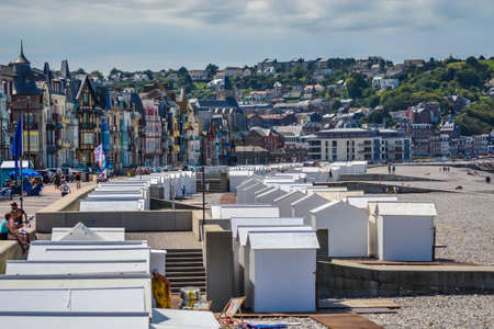 Saint-ValÃ©ry-sur-Somme, its beaches, its cliffs, France.のeditorial素材