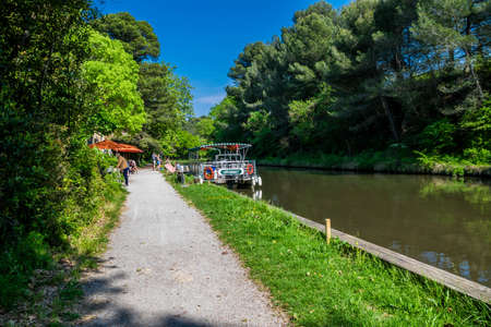 Walk on the canal du midi in the vicinity of Carcassonne, France.のeditorial素材