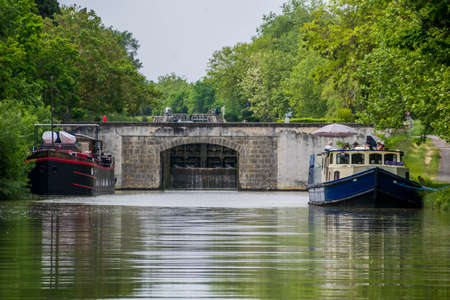 Walk on the canal du midi in the vicinity of Carcassonne, France.のeditorial素材