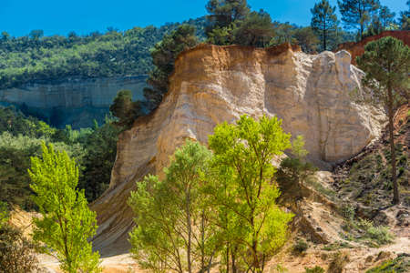 The ocher trail, Luberon, Vaucluse, France.のeditorial素材