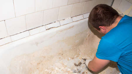 Restoration of the bath.Preparation of the bath for enameling.の写真素材