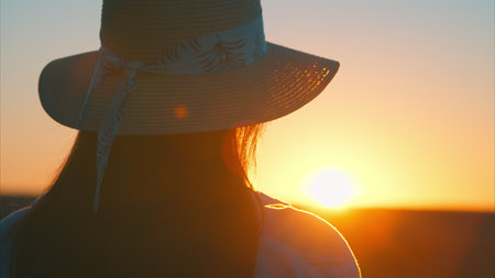 Sunset Silhouette Embracing the Beauty of Nature in a Stunning Display of Colorsの写真素材