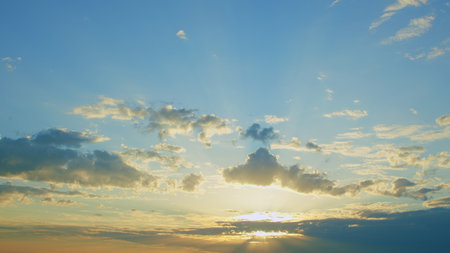 A Beautiful and Colorful Cloudy Sunrise Over the Horizon That Captivates the Heartの写真素材