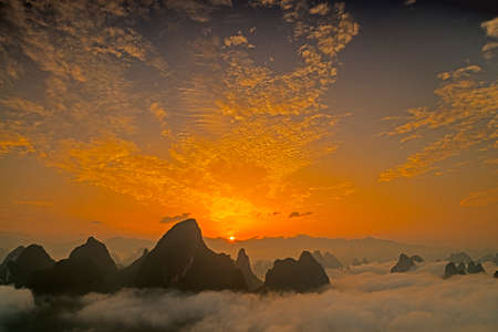 Gong mountain sunrise nature landscape scenery viewの写真素材