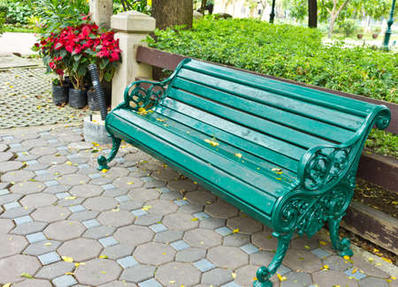 the green bench in the parkの写真素材