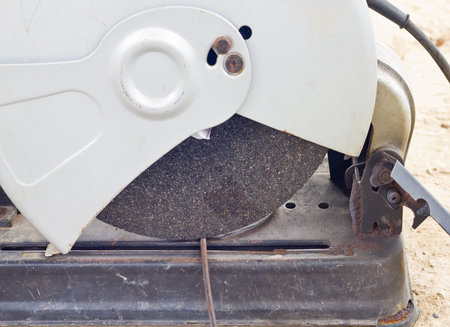 electric saw for metal cutting