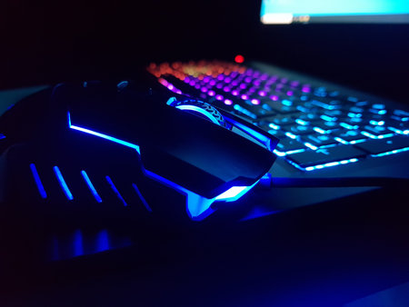 Mouse and keyboard in online game