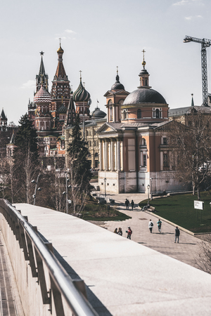MOSCOW, RUSSIA - MAY 19, 2019: Atmosphere of Zaryadye Park at spring time. Landmark.のeditorial素材