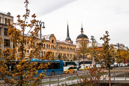 MOSCOW, RUSSIA - OCTOBER 1, 2019: Moscow street at fall time, autumn in the city.のeditorial素材