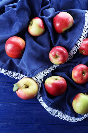 Juicy apples on wooden table, close-upの写真素材