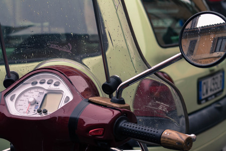 scooter redの写真素材