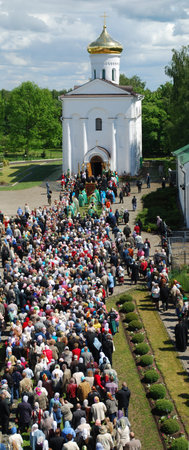 The road to the temple 