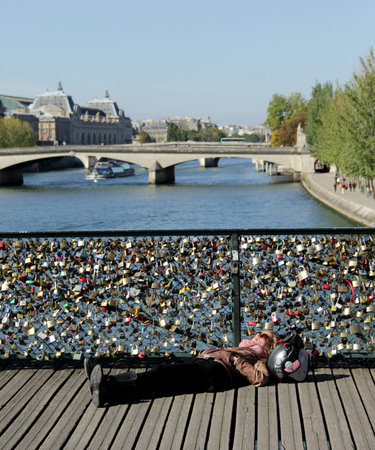 Girl lays on a bridge in Parisのeditorial素材