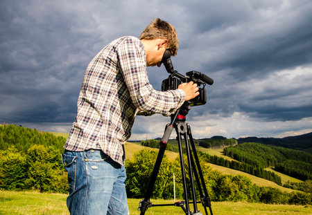 Videographer, removes the natural landscape