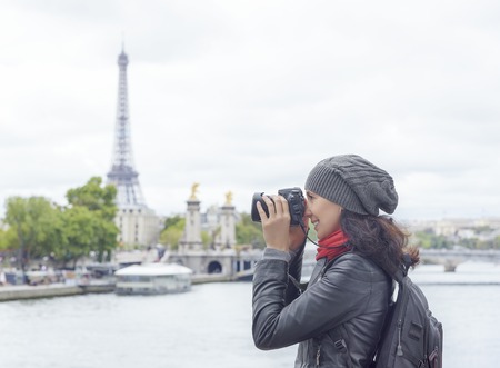 Girl photographs of Paris and the Eiffel Tower.の写真素材